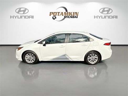 Used 2023 Toyota Corolla LE w/ LE Convenience Package image 8