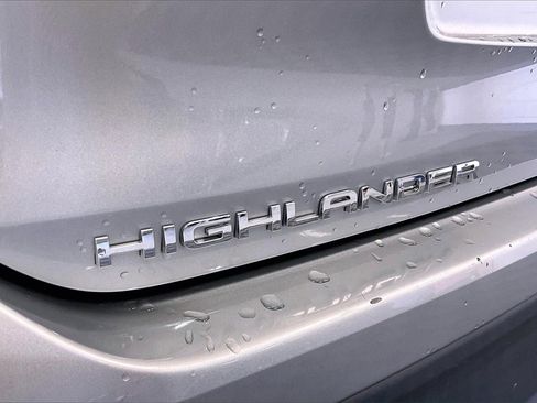 Used 2022 Toyota Highlander L image 22