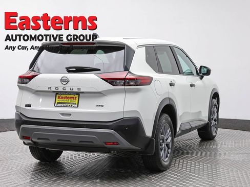 Used 2023 Nissan Rogue S AWD/4WD image 5