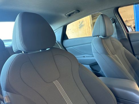 Certified 2023 Hyundai Elantra SE FWD image 16