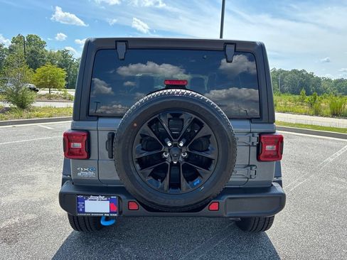Used 2023 Jeep Wrangler Unlimited Sahara AWD/4WD image 19