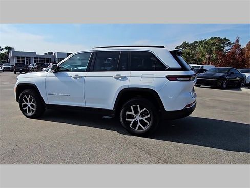 Used 2024 Jeep Grand Cherokee Limited w/ Luxury Tech Group II image 29