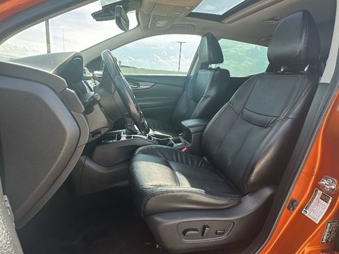 Used 2021 Nissan Rogue Sport SL w/ Premium Package FWD image 4