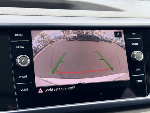 Used 2023 Volkswagen Taos SE w/ Panoramic Sunroof Package FWD image 25