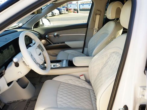 Used 2023 Genesis GV60 Performance image 17