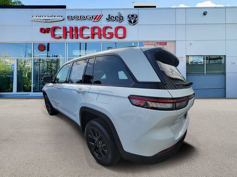 Certified 2025 Jeep Grand Cherokee Altitude RWD image 3