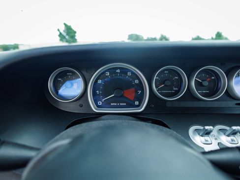 Used 2005 Ford GT RWD image 39