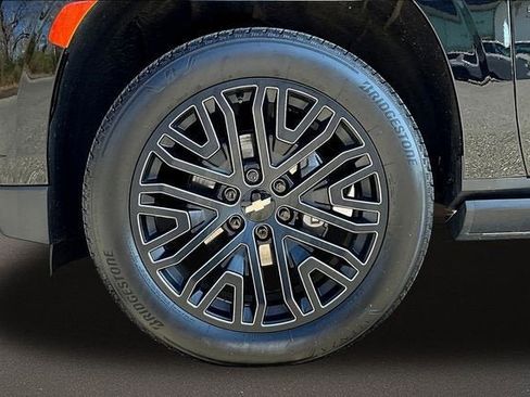 Certified 2023 Chevrolet Suburban High Country AWD/4WD image 8