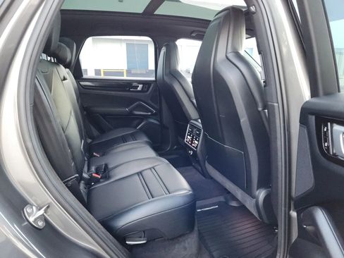 Used 2019 Porsche Cayenne S AWD/4WD image 24