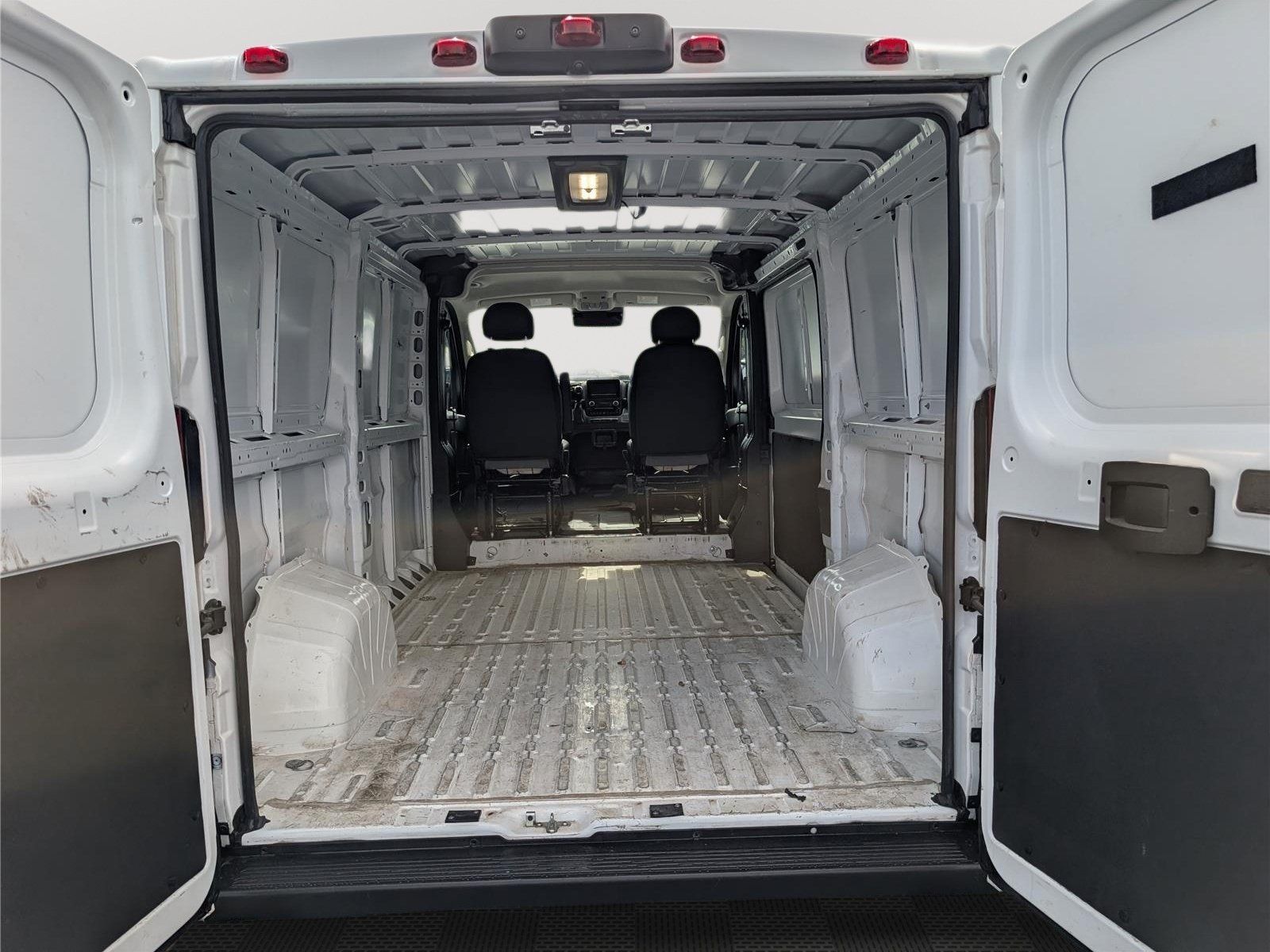 Used 2025 RAM ProMaster 2500 w/ Convenience Group FWD image 12