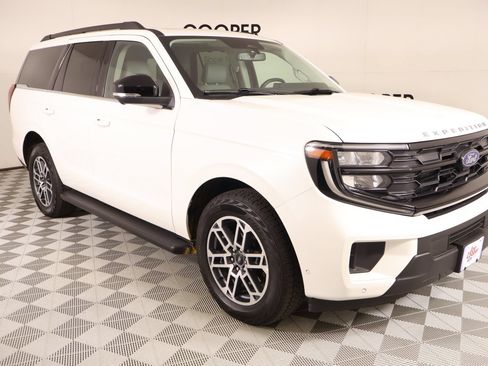 Used 2025 Ford Expedition Active AWD/4WD image 1