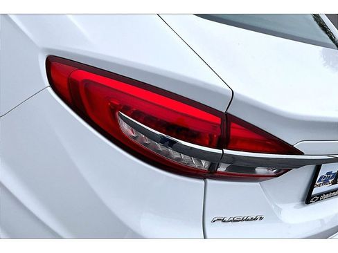 Used 2018 Ford Fusion SE image 28