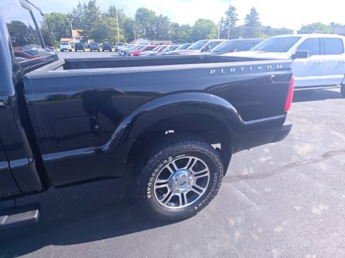 Used 2016 Ford F250 Platinum w/ Platinum Package AWD/4WD image 4
