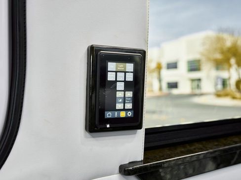 Used 2019 Mercedes-Benz Sprinter 144 image 90