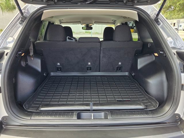 Used 2021 Jeep Cherokee Latitude FWD image 13