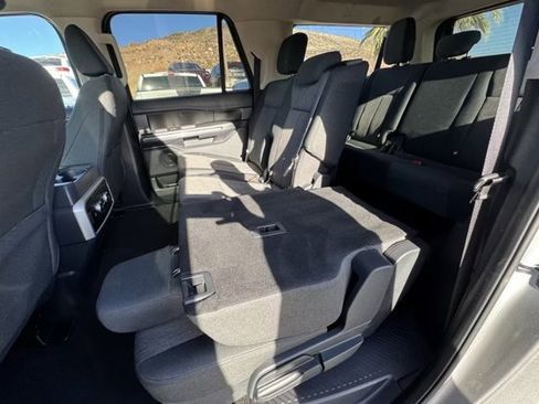 Used 2024 Ford Expedition Max XLT image 10