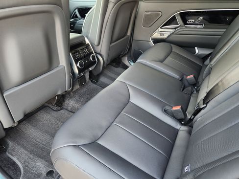 New 2025 Land Rover Range Rover Long Wheelbase SE image 31