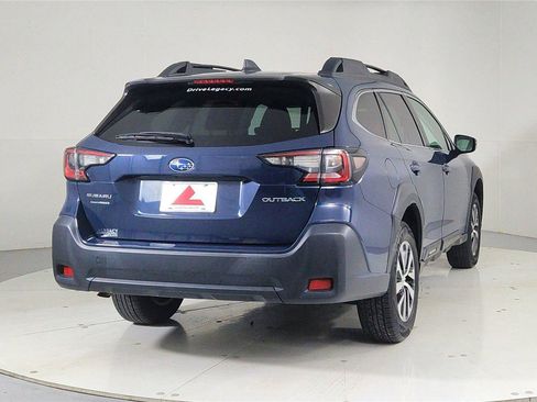 Used 2023 Subaru Outback Premium image 6