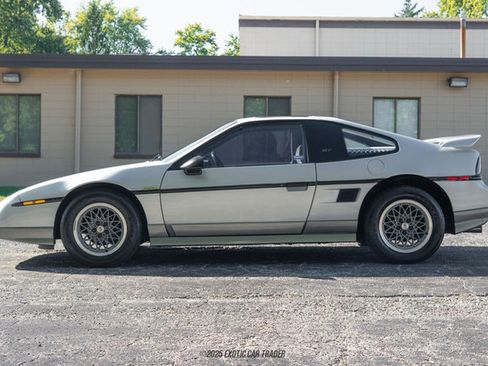 Used 1986 Pontiac Fiero GT image 3