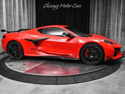 Used 2024 Chevrolet Corvette Z06 w/ Z07 Performance Package RWD image 46