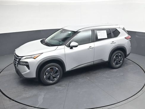Used 2025 Nissan Rogue SV FWD image 39