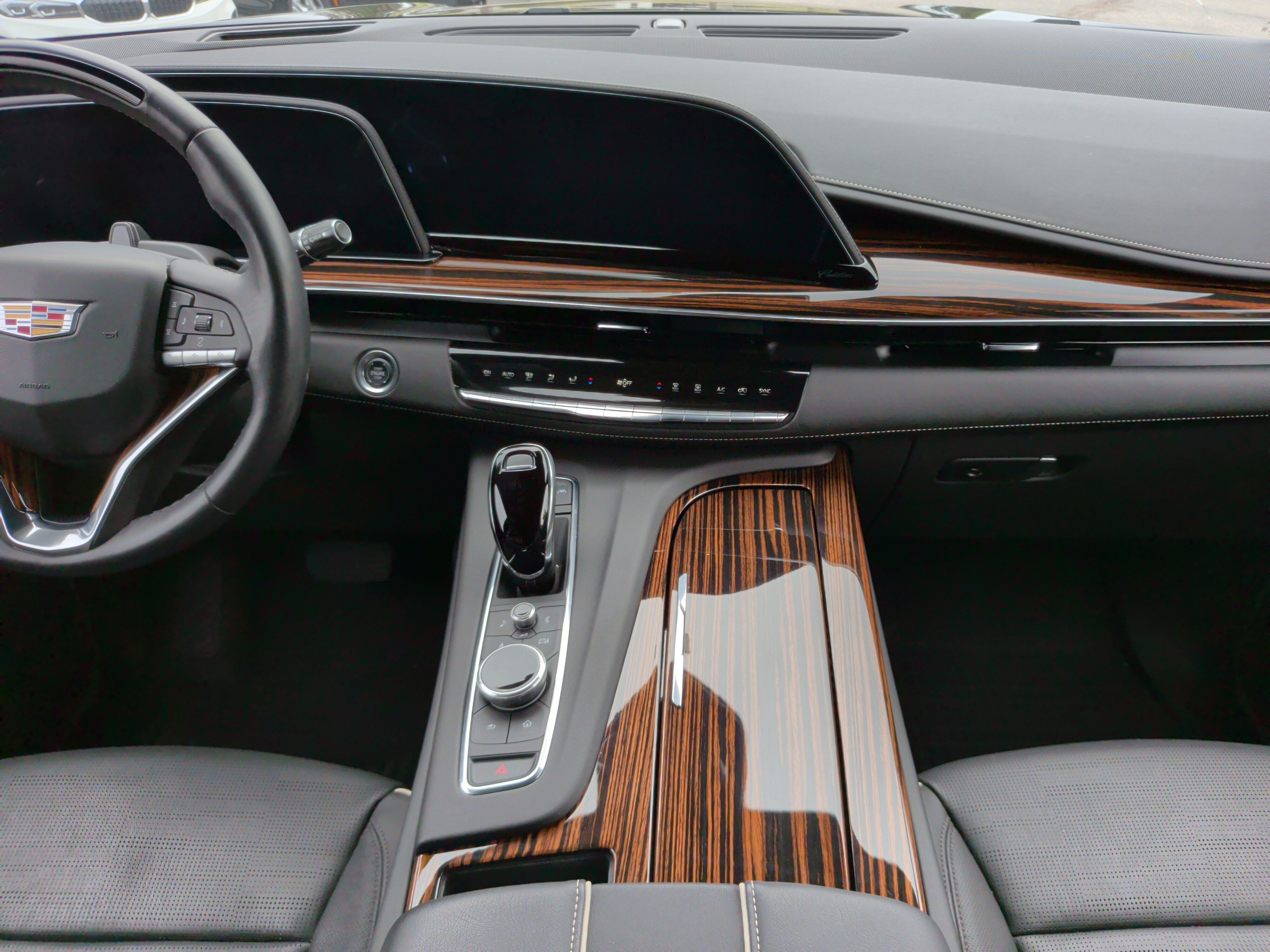 Used 2024 Cadillac Escalade Premium Luxury AWD/4WD image 34