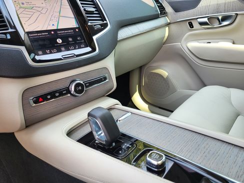 Certified 2024 Volvo XC90 T8 Plus w/ Protection Package AWD/4WD image 18