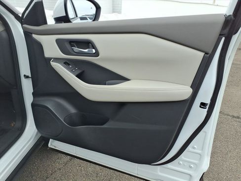 Certified 2025 Nissan Rogue SV image 10