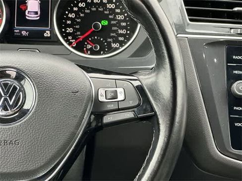 Used 2021 Volkswagen Tiguan SE R-Line image 10