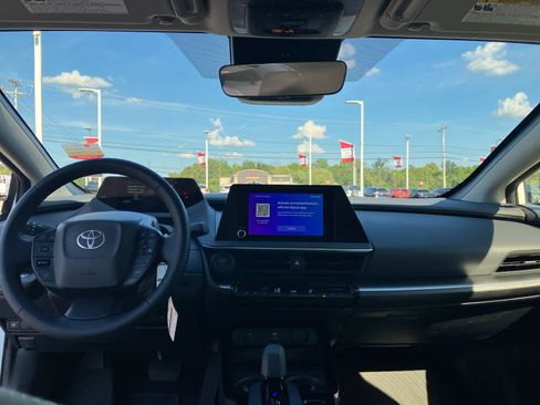 Used 2026 Toyota Prius LE FWD image 29