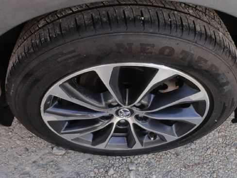 Used 2018 Toyota Avalon XLE image 23