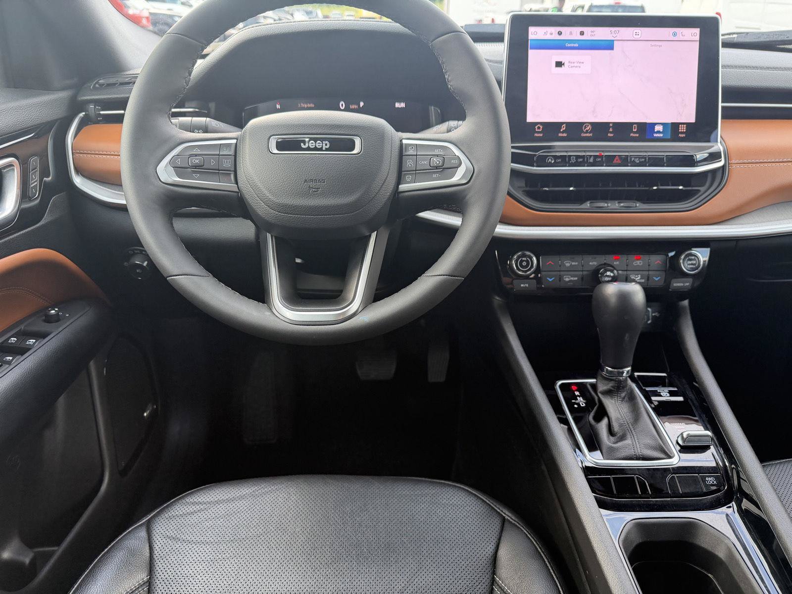 Certified 2025 Jeep Compass Limited w/ Elite Group AWD/4WD image 8