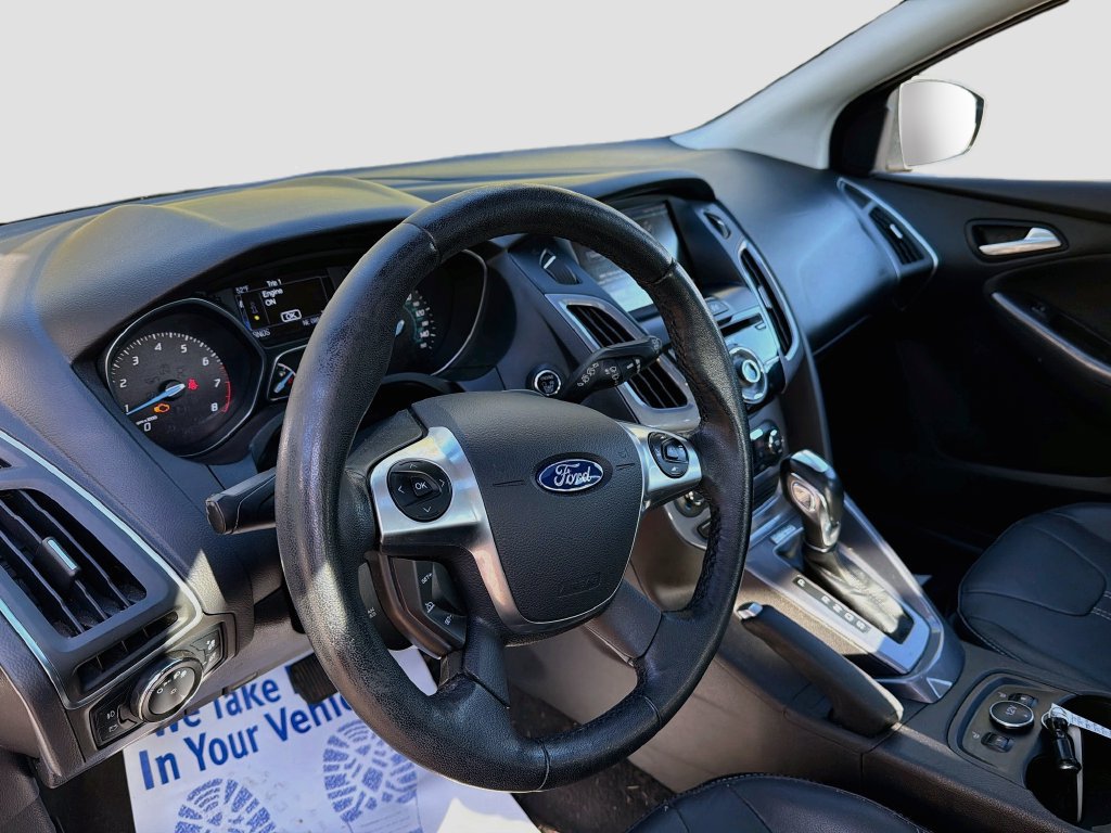 Used 2014 Ford Focus Titanium w/ Luxury Package FWD image 9
