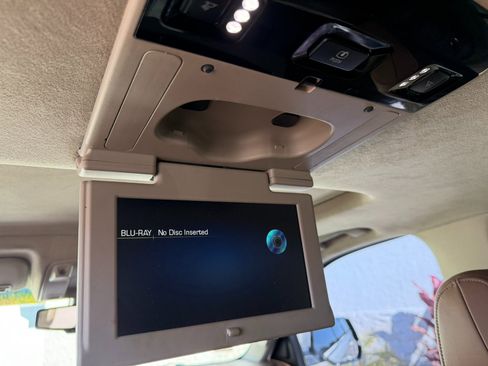 Used 2016 Cadillac Escalade ESV Platinum image 46