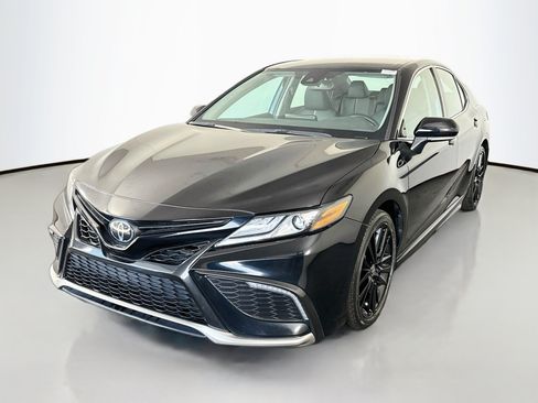 Used 2023 Toyota Camry XSE FWD image 4