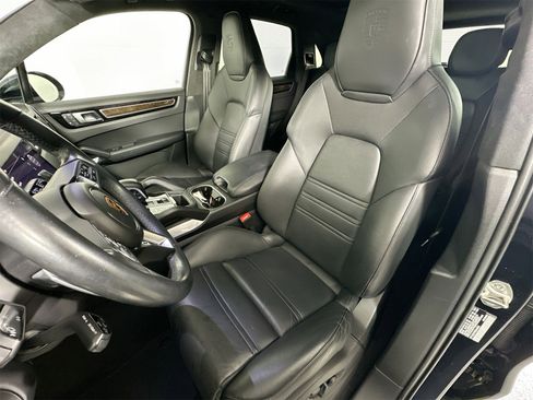 Certified 2022 Porsche Cayenne Turbo image 5