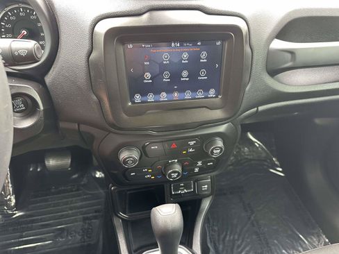 Used 2021 Jeep Renegade Latitude FWD image 16