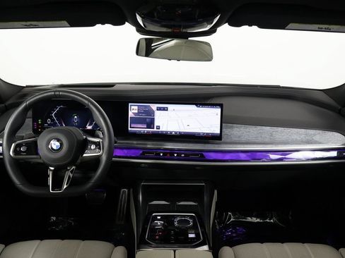 Used 2025 BMW 760i xDrive w/ Executive Package AWD/4WD image 8