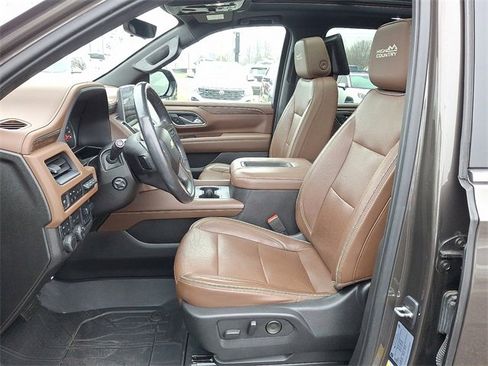 Used 2021 Chevrolet Suburban High Country w/ Premium Package image 12