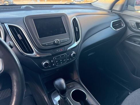 Used 2022 Chevrolet Equinox LT w/ Driver Convenience Package image 16