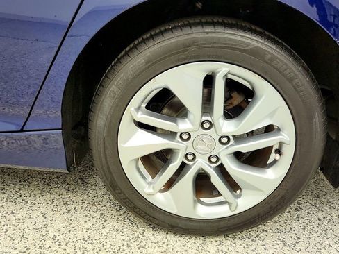 Used 2018 Honda Accord LX image 9