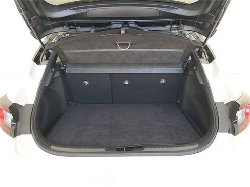 Used 2025 Toyota Corolla SE image 11