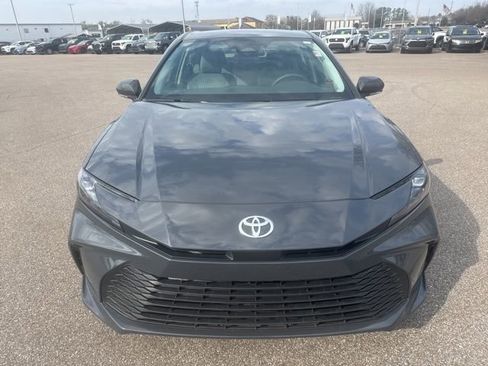 Used 2025 Toyota Camry LE image 8