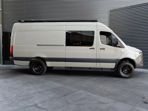 Used 2024 Mercedes-Benz Sprinter 2500 image 40