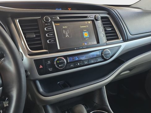 Used 2018 Toyota Highlander Plus AWD/4WD image 23