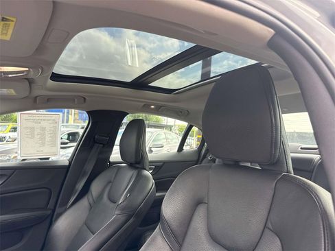 Used 2024 Volvo S60 B5 Plus image 23