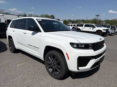 New 2026 Jeep Grand Cherokee L Limited AWD/4WD image 2