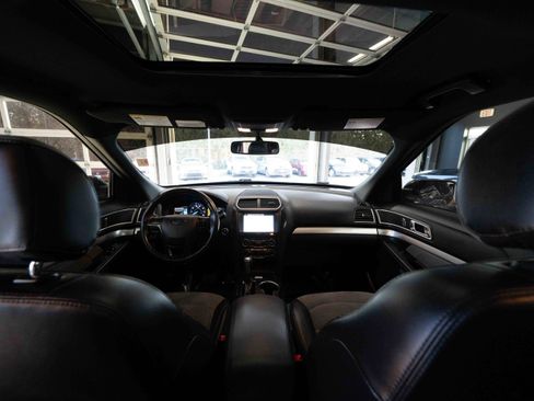 Used 2017 Ford Explorer XLT w/ Equipment Group 202A image 19