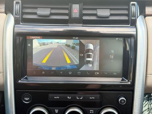 Used 2018 Land Rover Discovery HSE AWD/4WD image 23