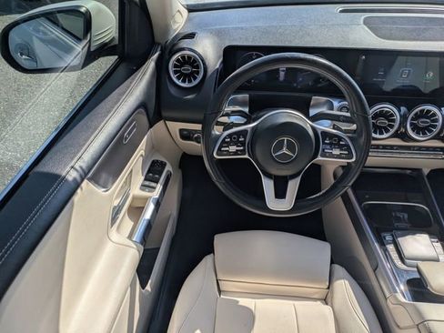 Used 2022 Mercedes-Benz GLB 250 w/ Premium Package Lite image 17